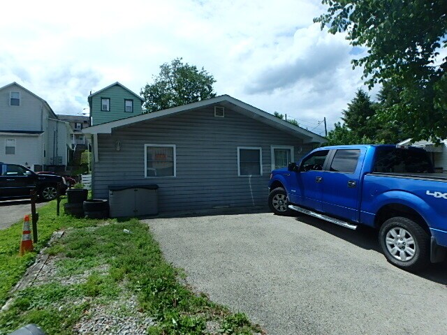 front - 409 Porcupine Way