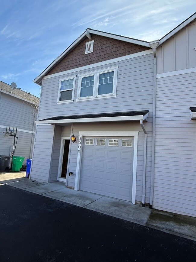 Photo - Beautifully Refurbished and updated Townhome style Home in Southeast Portland