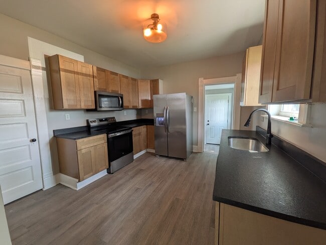 Photo - 473 E Markison Ave