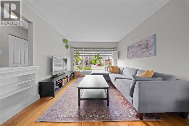 Photo - 753 Dickens Ave