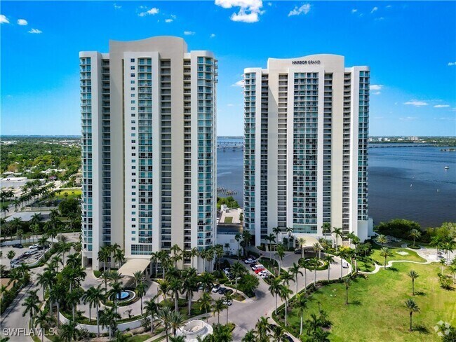 Building Photo - 3000 Oasis Grand Blvd Rental