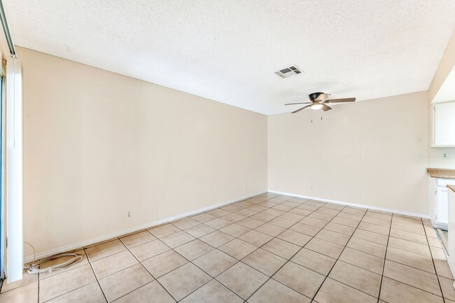 457 N Lamb Blvd