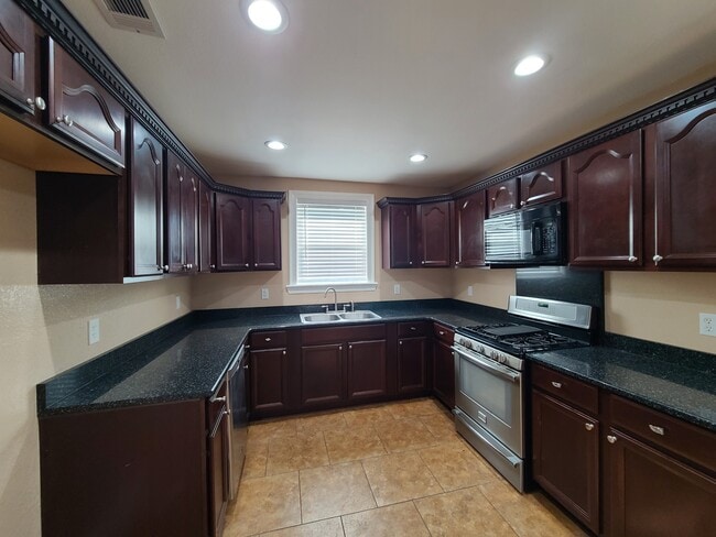 Photo - 3100 Ivy Pl