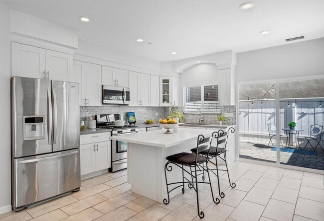 Building Photo - ***Gorgeous 5 bedroom, 3 bath Home in Imperial Beach