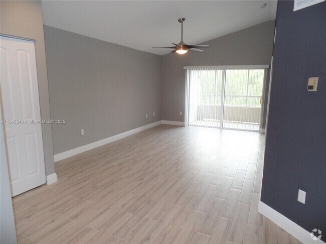 Building Photo - 2803 N Oakland Forest Dr Unit 303 Rental