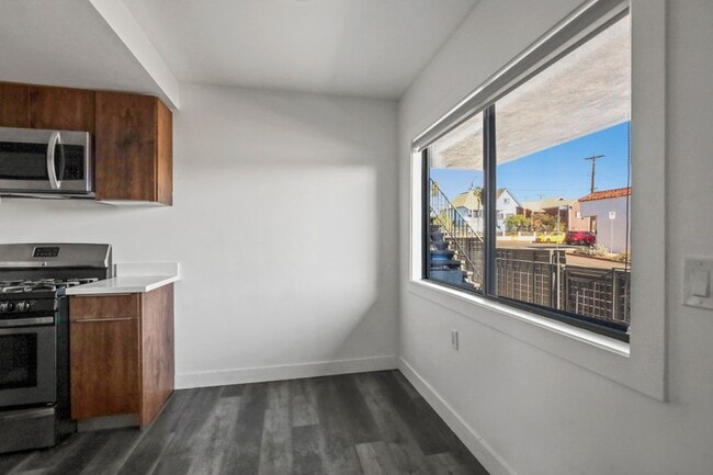 Photo - 215 N Fickett St Unidad 2