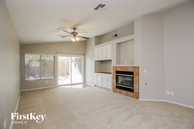 Photo - 701 E Cantebria Dr