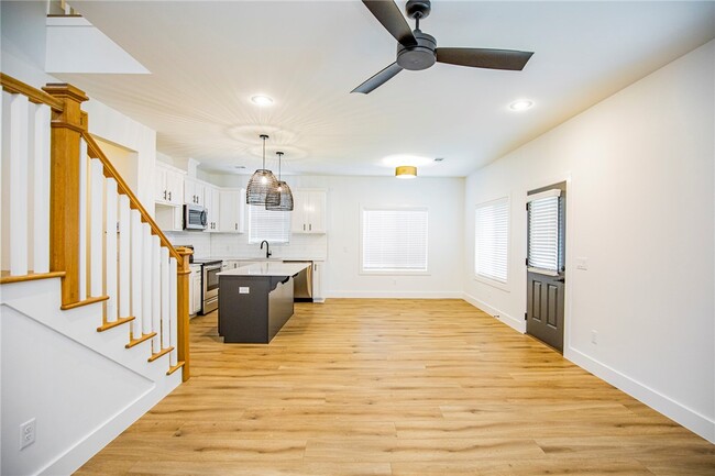 Photo - 715 N Mt Olive St