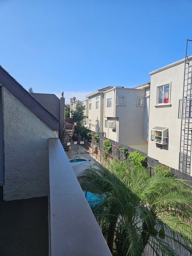 18650 Hatteras St Unidad 207