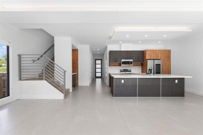 828 SW 30th St