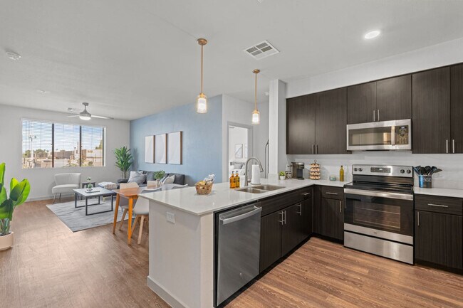 Photo - 711 W Broadway Rd Unidad ID1366979P