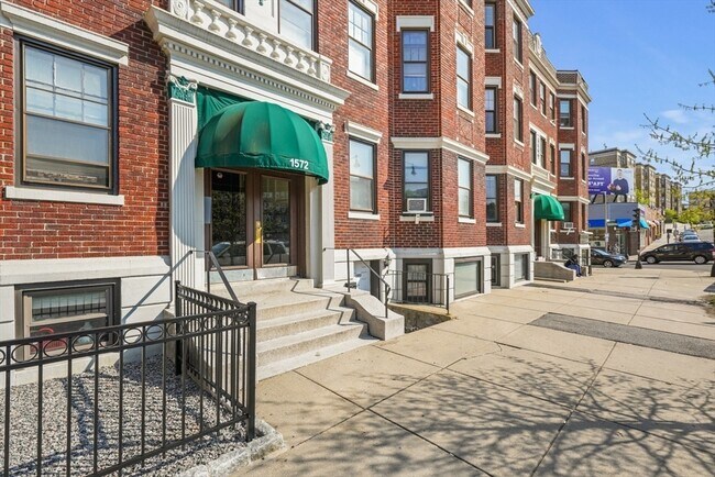 Photo - 1572 Commonwealth Ave Unit 3