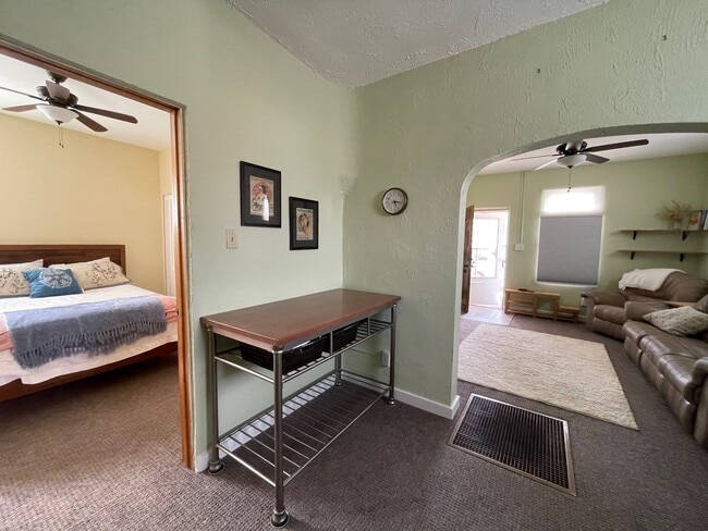 Building Photo - 1102 W Galena St Rental