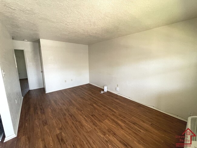 Photo - 1502 NW Kingsbury Ave