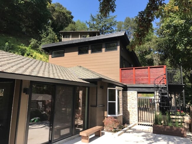 Building Photo - 18 S Trail Rental