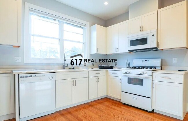 Building Photo - 30 Brooks St