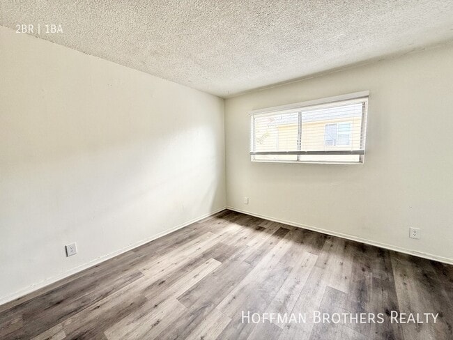 Photo - 7919 S Hoover St Unidad 9