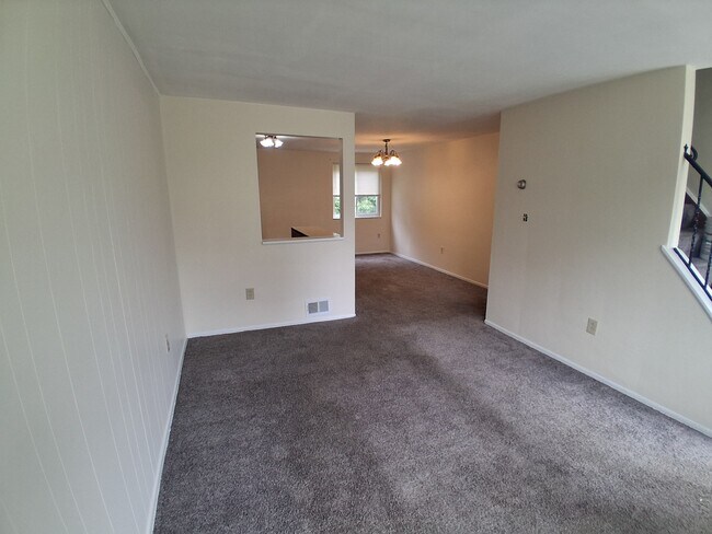 Living room - 806 Westbury Rd Unit A