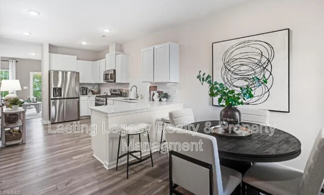 Photo - 3134 Fall Hls Dr