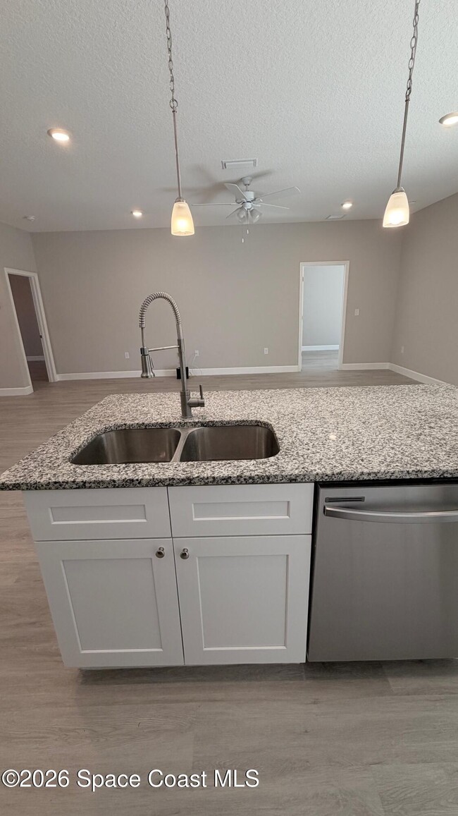 Photo - 1318 Saxony Rd SW