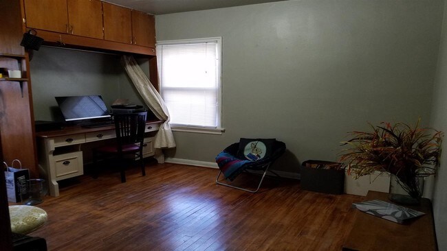 932 Emerald St Unit 1B