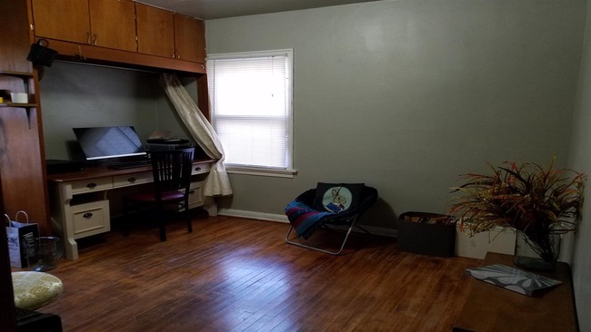 Photo - 932 Emerald St Unit 1B