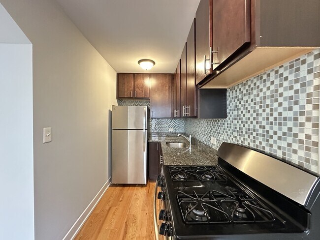 Photo - 533 W Roscoe St Unit 013
