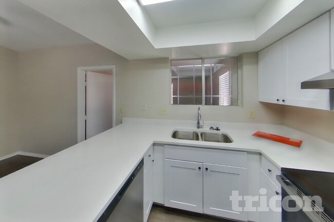 222 W Topeka Dr