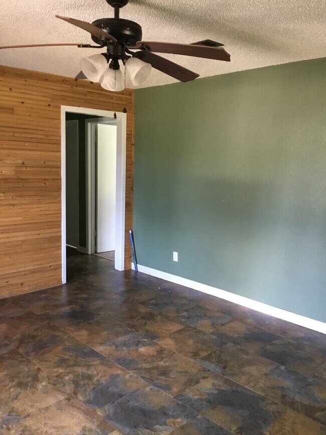 Photo - 1600 Kings Rd