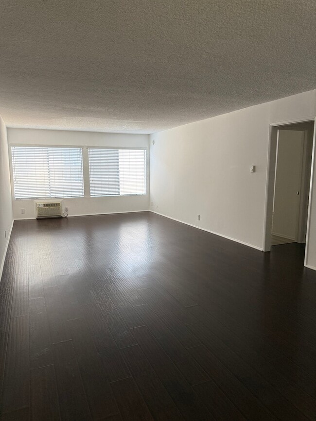Photo - 309 S Sherbourne Dr Unidad 304