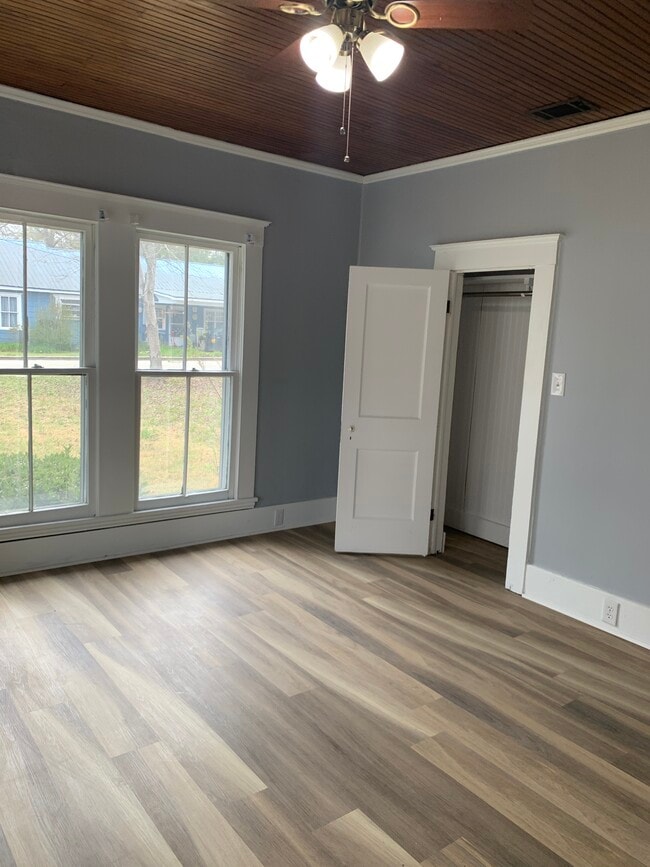 Photo - 209 S Ralph St