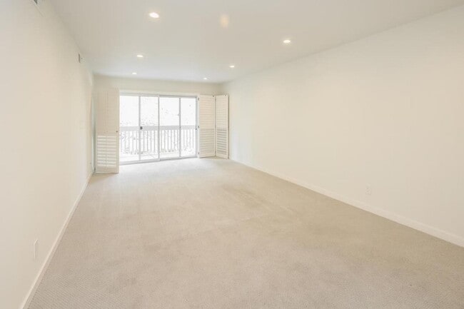 Photo - Gorgeous Remodeled 1BR Condominium in Sharon Heights Unit 204