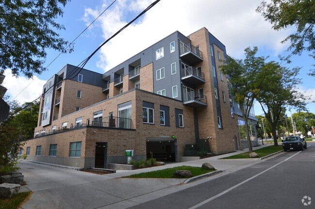 Building Photo - Oakland on Monroe Rental