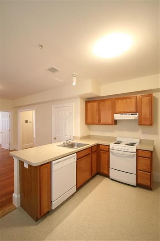 Building Photo - 859 Massachusetts Ave Unit 1