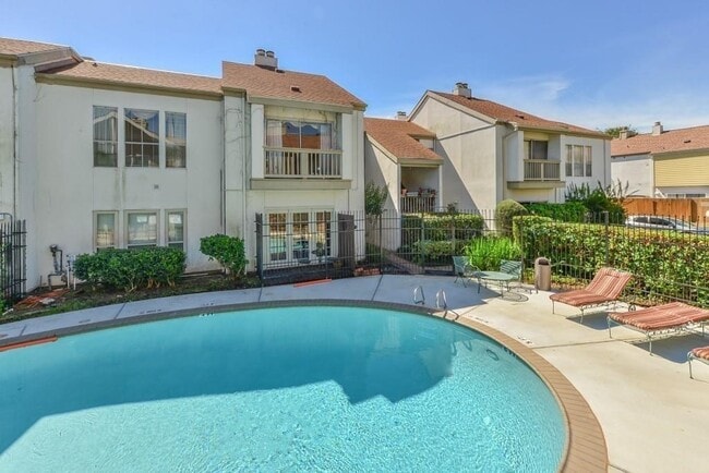 Photo - 2100 Tanglewilde St Unit 537