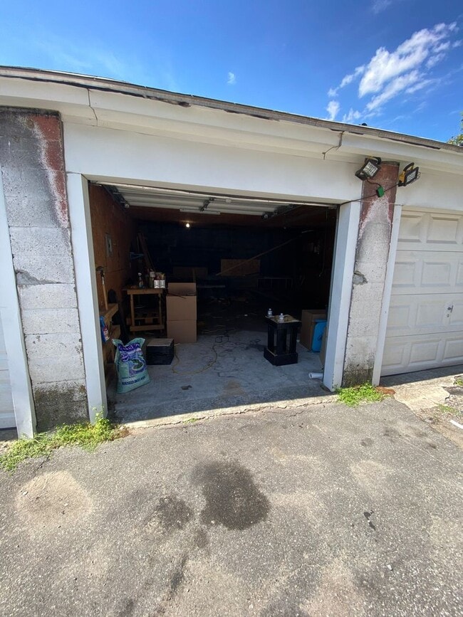 Building Photo - Spacious Newly Constructed  4 Bed 2 Bath T... Rental