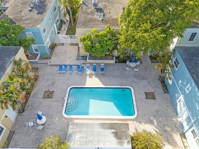 Photo - 320 SE 10th St Unit D