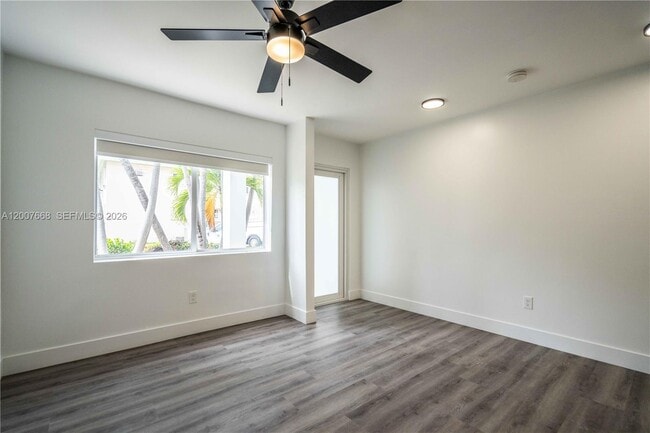 Photo - 725 81st St Unidad 2