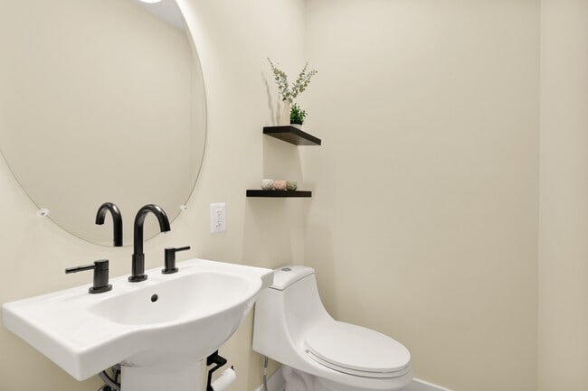 Photo - 822 Kennedy St NW