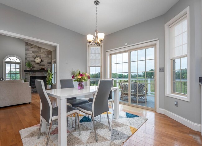 Photo - Luxury Rental - 4 Bedroom, 3.5 Bath House