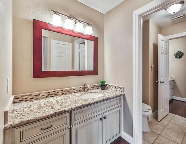 Building Photo - 415 Asbury St