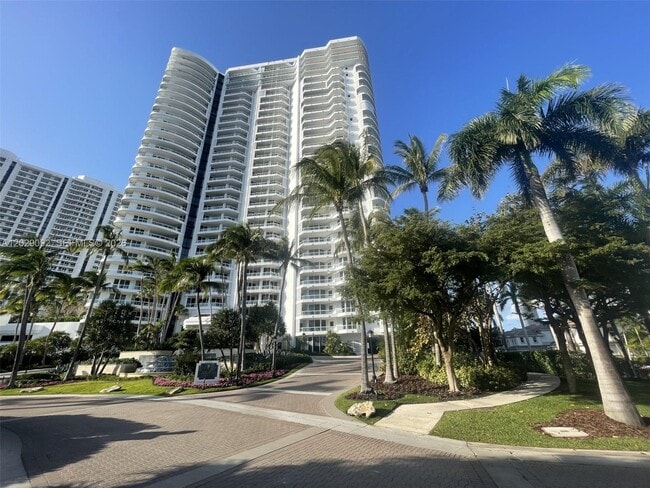 Photo - 21050 NE 38th Ave Unidad 305