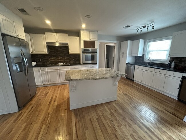 Photo - 4335 Georgia St