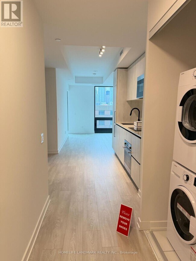 Photo - 35 Parliament St Unit 822