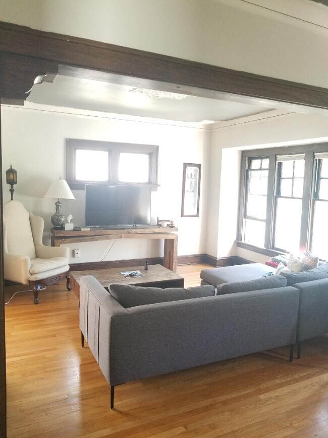 Photo - 3816 N Maryland Ave Townhome
