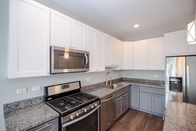 Building Photo - 1202 Waukegan Rental