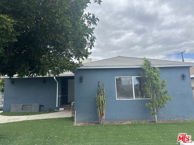 Building Photo - 19427 Welby Way Rental