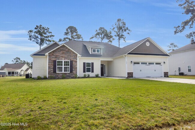 Photo - 174 Finch Ln