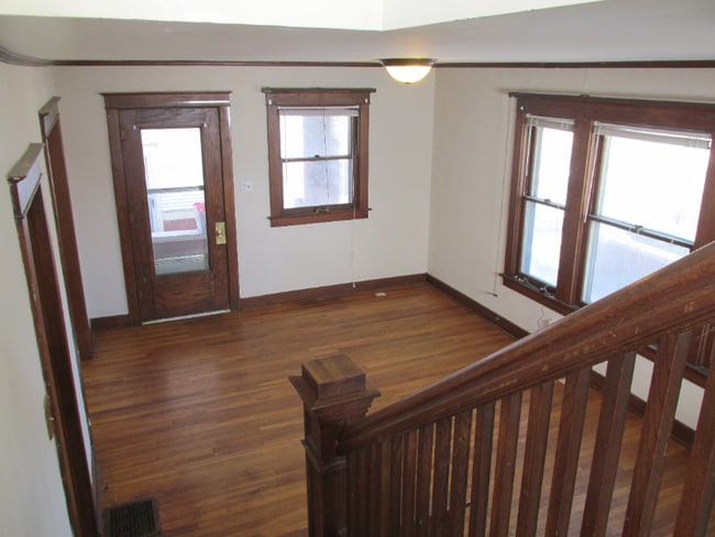 Building Photo - 1206 SW Boswell Ave Rental
