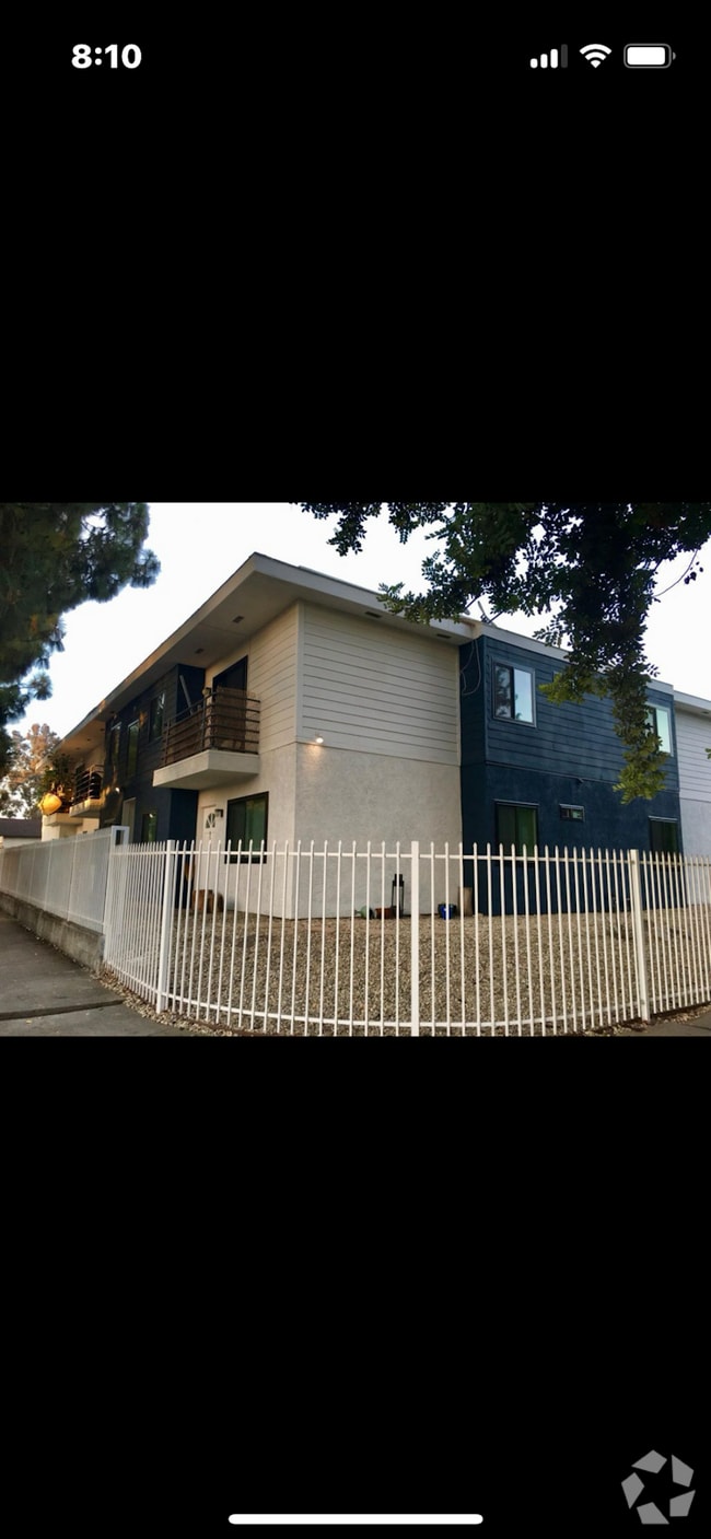Building Photo - 5500 Vesper Ave Unit 2 Rental